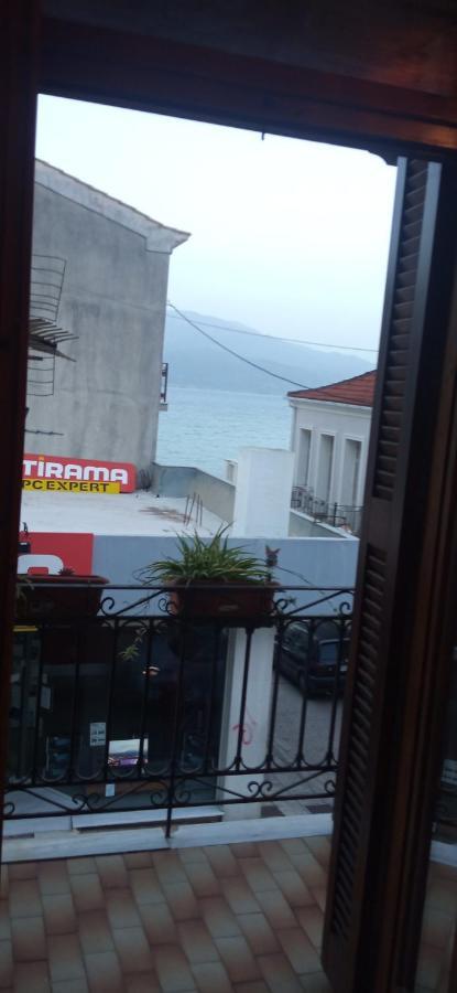 Evi'S Apartment Nafpaktos Exterior foto
